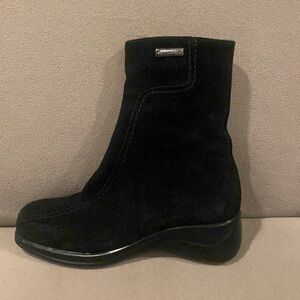 La CANADIENNE Black Suede Wedge Heel Boots size 6 excellent used condition